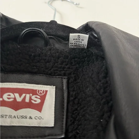 Levis Faux Black Leather Sherpa Lined Trucker Jacket Men’s Small -Levi Red Label - Picture 2 of 16